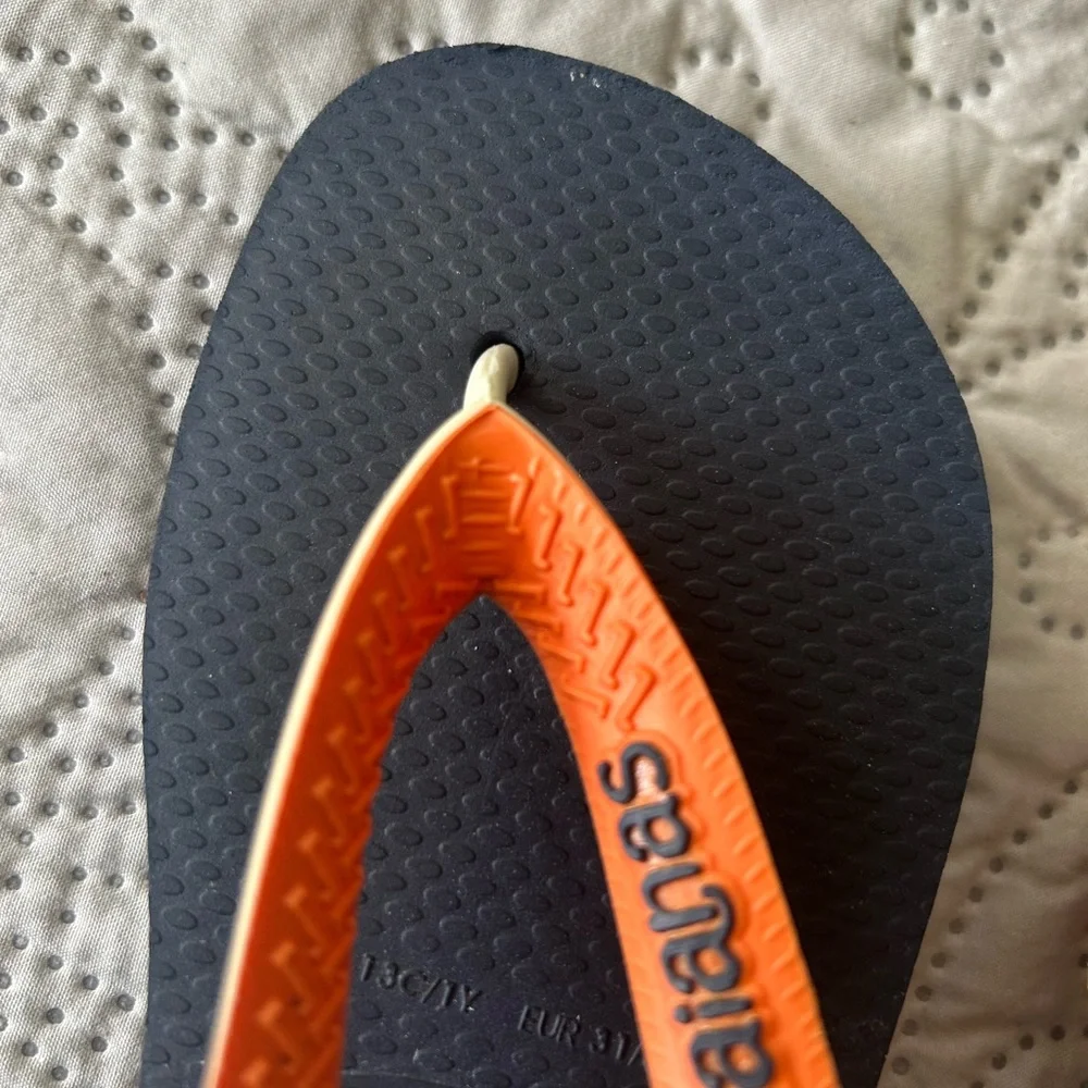 Havana’s flip flops size 29/30 (11-12). Navy base w/orange strap. Great shape!